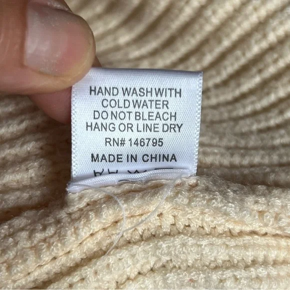 Dee Elly Black Cream Leopard Cheetah Contrast
Sleeve Cozy Sweater Size Small - Picture 5 of 6